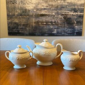 Wedgwood Wellesley Tea set made in England Ivory Pot, Creamer, Sugar Bowl lids